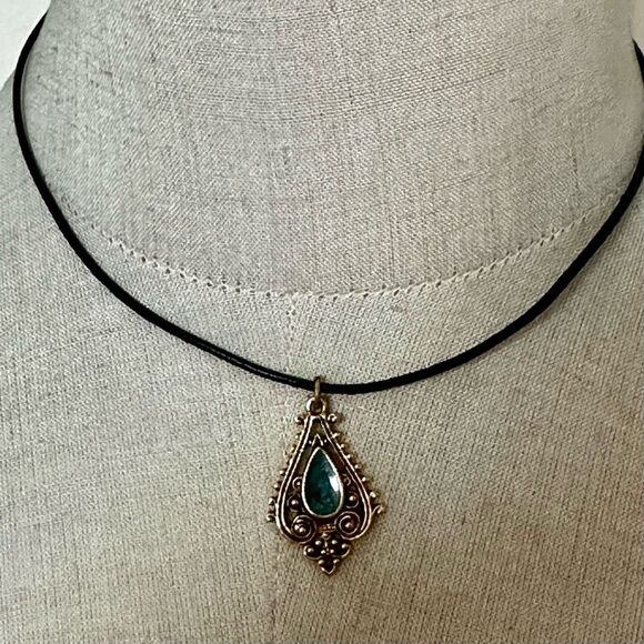 Green and gold tone pendant necklace on black cord - Picture 2 of 8